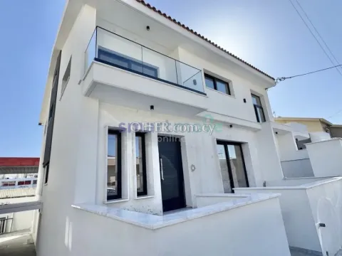 4 Bedroom Semi - Detached House For Sale Kato Polemidia Limassol - 11
