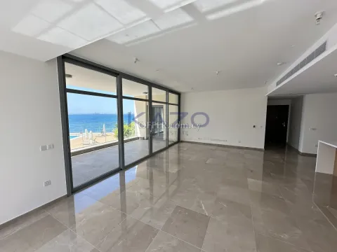 Exquisite Seafront Apartment in Limassol Marina - 11