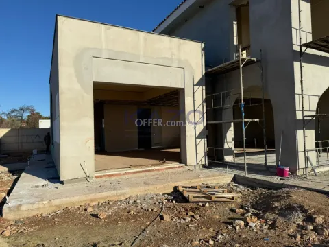 Luxury Souni Villa with Pool and Three Bedrooms - 10