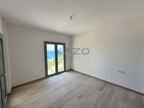 Exquisite Seafront Apartment in Limassol Marina - 10