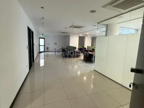 Spacious Office for Rent in Central Mesa Geitonia - 11