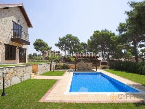 4 Bedroom Villa in Souni