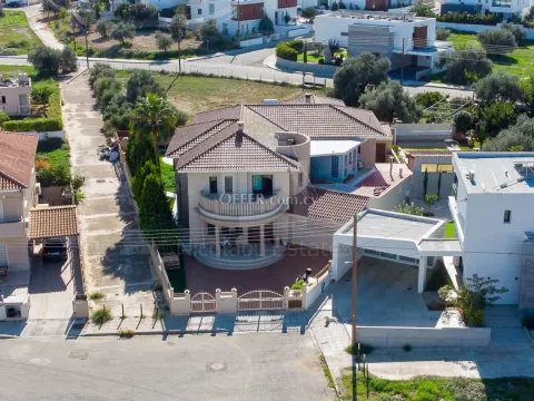 Detached Five Bedroom House with Private Swimming Pool for Sale in Latsia Nicosia - Main Photo