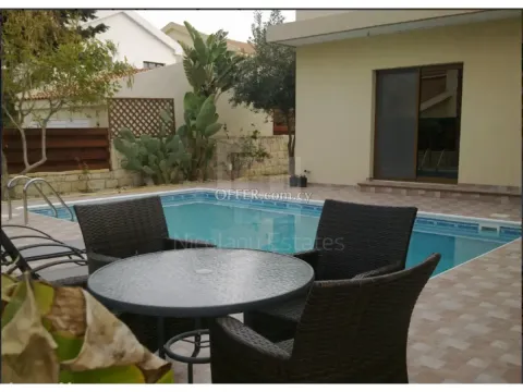 Resale 2009 4 bedroom detached Bungalow with swimming pool in Parekklisia - Main Photo