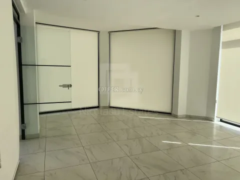 Large office for rent in city centre. - 3
