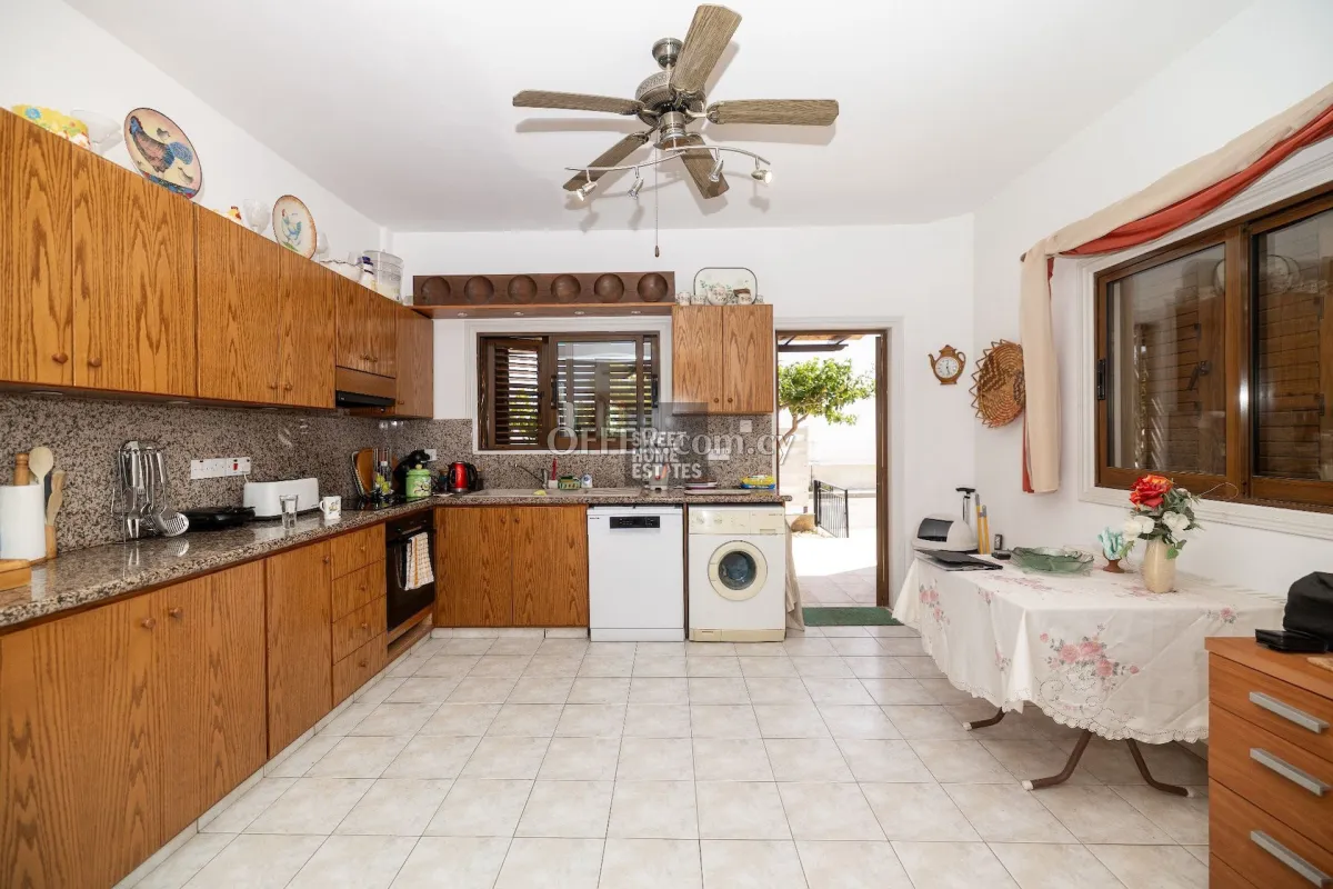 4-Bedroom Villa with Roof Garden and Title Deeds in Protaras - 21