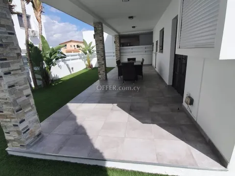 3-bedroom Detached Villa 193 sqm in Livadia - Main Photo
