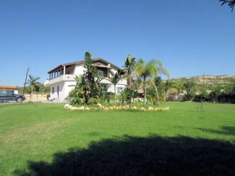 3-bedroom Detached Villa 260 sqm in Pissouri - Main Photo