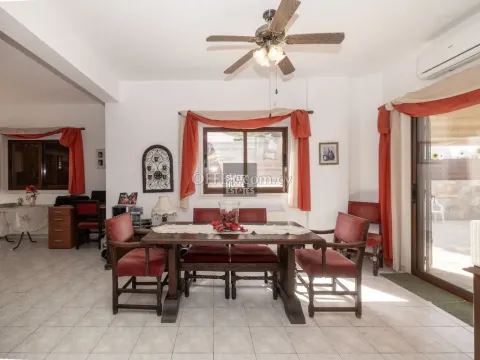 4-Bedroom Villa with Roof Garden and Title Deeds in Protaras - 16