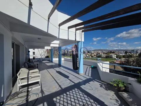 Spacious Four Bedroom Top Floor Apartment Neapolis - 4