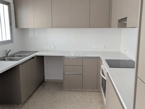 SPACIOUS THREE BEDROOM UPPER FLOOR RESIDENCE IN NAFI LIMASSOL CENTRE - 10