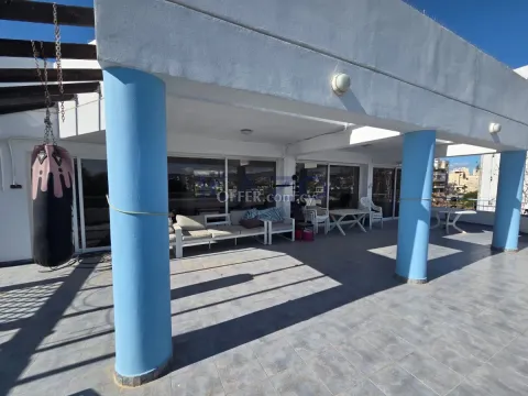 Spacious Four Bedroom Top Floor Apartment Neapolis - 10