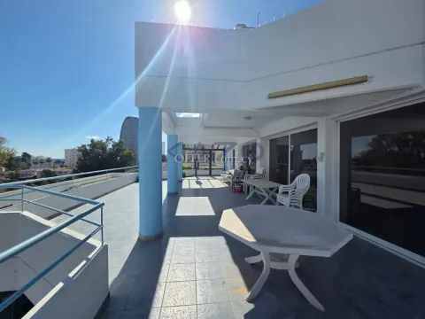 Spacious Four Bedroom Top Floor Apartment Neapolis - 8