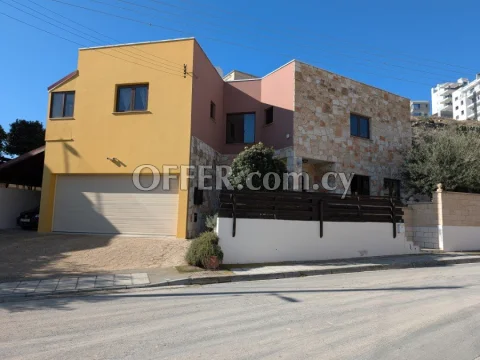 Large Accommodating Home with Many Extras - Photo 1
