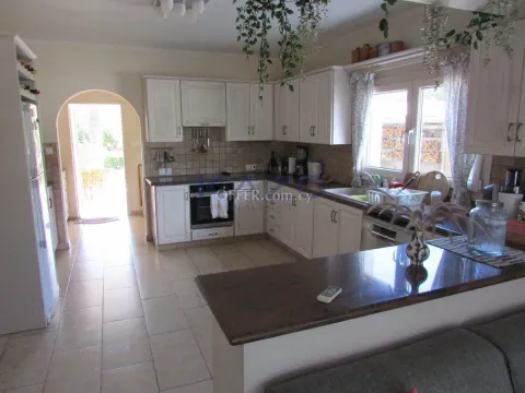 Spacious Five Bedroom Villa in Green Pyrgos Area - 3