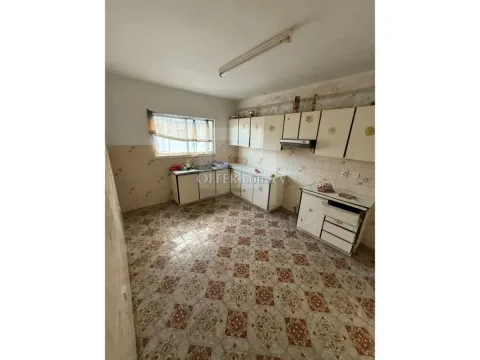 Old three bedroom apartment near the sea for sale in Neapolis. - Main Photo