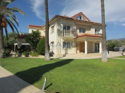 Spacious Five Bedroom Villa in Green Pyrgos Area - Main Photo