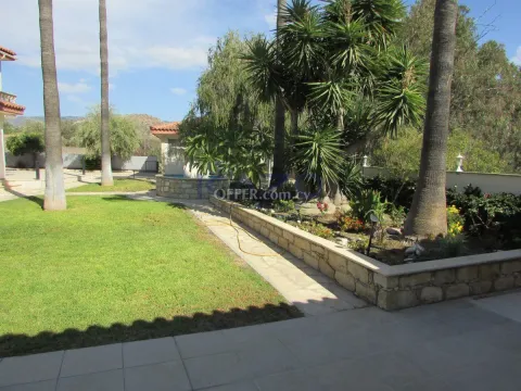 Spacious Five Bedroom Villa in Green Pyrgos Area - 12