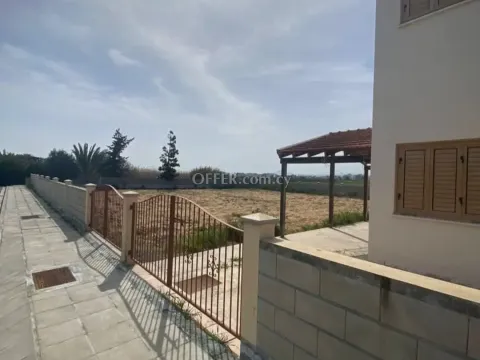 3-bedroom Detached Villa 200 sqm in Livadia - 2