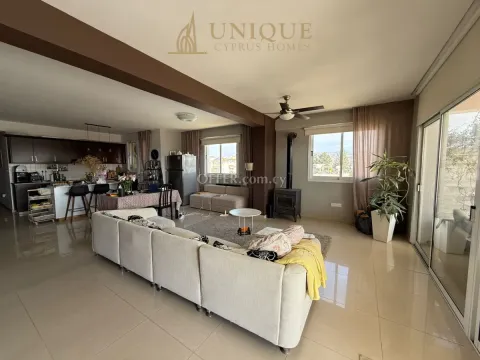 Furnished Three Bedroom Penthouse in Central Paphos with beautiful 360-degree panoramic view - 10