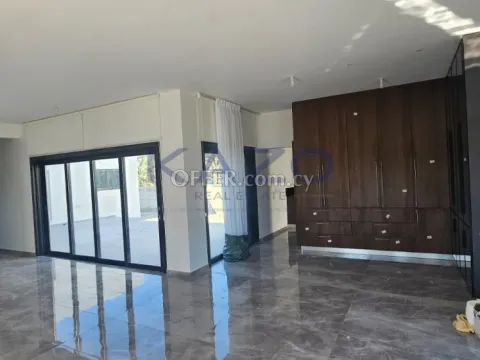 Modern 4 Bedroom House with Solar System & Expansion Potential in Ypsonas - 13