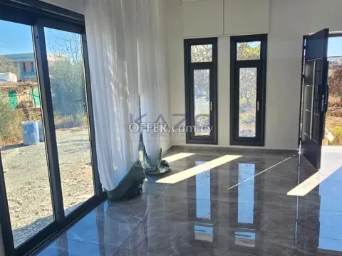 Modern 4 Bedroom House with Solar System & Expansion Potential in Ypsonas - 10