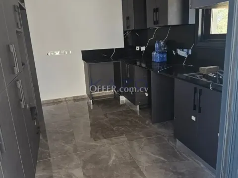 Modern 4 Bedroom House with Solar System & Expansion Potential in Ypsonas - 9