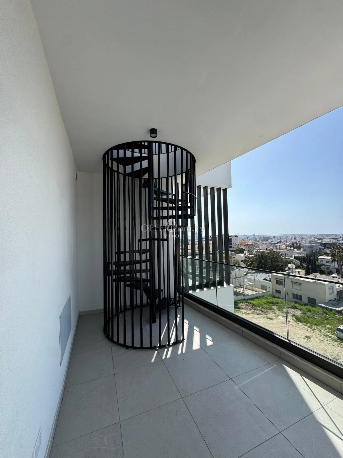 BRAND NEW THREE BEDROOM PENTHOUSE WITH SEA AND CITY VIEW IN KAPSALOS LIMASSOL - 4