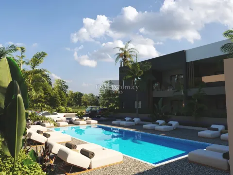 3-Bedroom Ground Floor Apartment with Large  Garden and Communal Pool - Main Photo