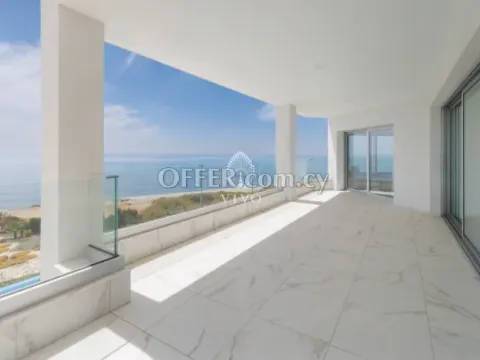 5 BEDROOM BEACHFRONT VILLA IN AGIOS THEODOROS - LARNACA - 8