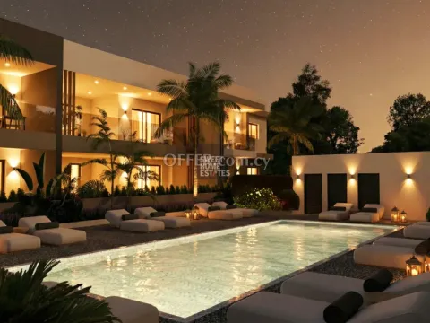 3-Bedroom Ground Floor Apartment with Large  Garden and Communal Pool - 2