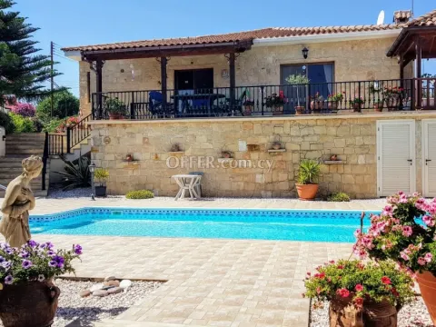 4-bedroom Detached Villa 245 sqm in Anogyra - Main Photo