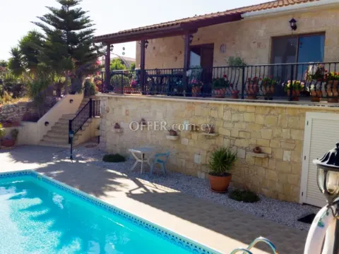 4-bedroom Detached Villa 245 sqm in Anogyra - 9