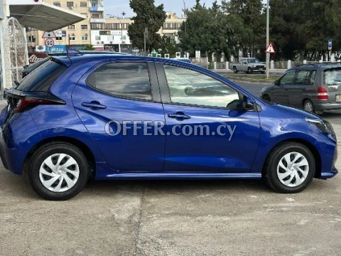 2021 Toyota Yaris 1.5L Hybrid Automatic Hatchback - 8