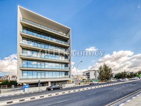 Commercial class A office building 1367 sqm with underground 23 parking places - Main Photo