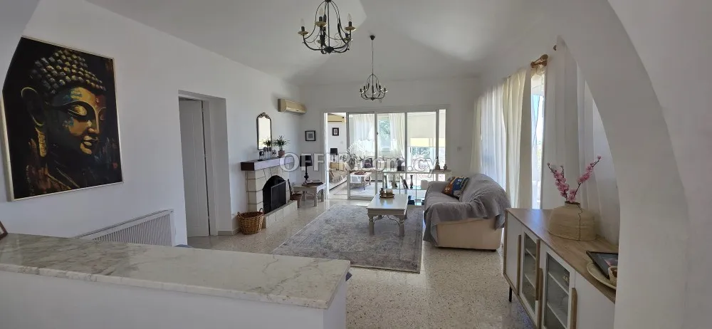 STUNNING 3-BEDROOM BUNGALOW WITH POOL & SEA VIEW IN TALA (KAMARES) - 9