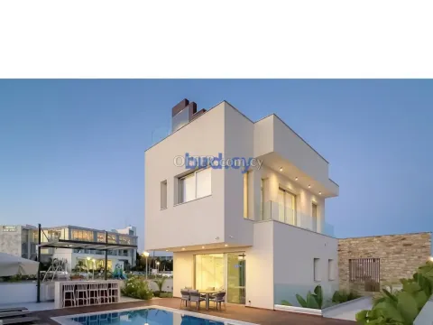 4 Bed Villa for Sale in Ayia Napa, Ammochostos - Main Photo