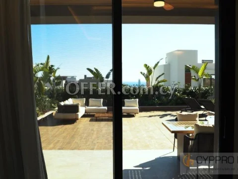 6 Bedroom Villa in Agios Athanasios - 3