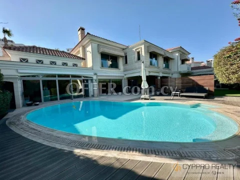 Beachfront 5 Bedroom Ultra-Luxury Villa - Main Photo
