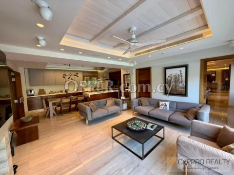 Beachfront 5 Bedroom Ultra-Luxury Villa - 2