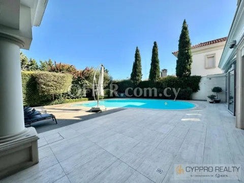 Beachfront 5 Bedroom Ultra-Luxury Villa - 9