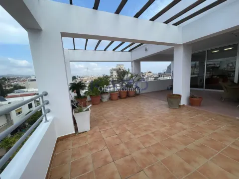 Spacious Unfurnished Top Floor Apartment in Petrou & Pavlou - 13