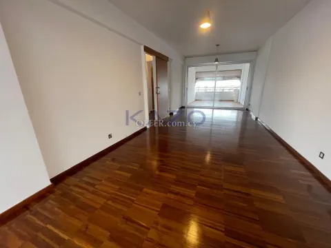 Spacious Unfurnished Top Floor Apartment in Petrou & Pavlou - 11