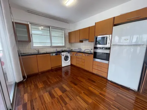 Spacious Unfurnished Top Floor Apartment in Petrou & Pavlou - 6
