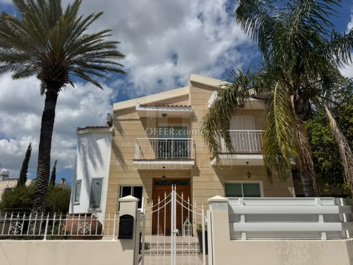 Four bedroom fully renovated corner house in Agios Dometios area Nicosia - 1
