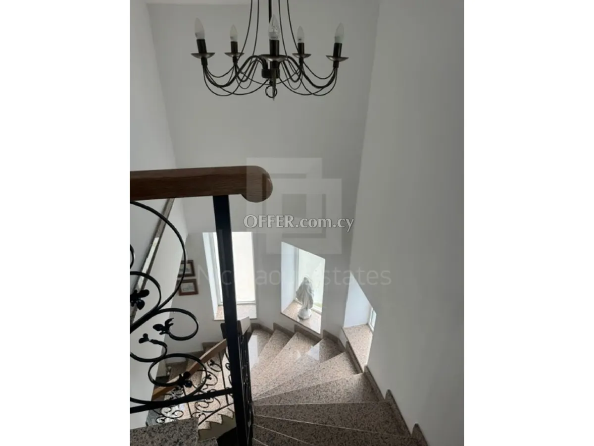 Four bedroom fully renovated corner house in Agios Dometios area Nicosia - 3