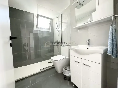 3 Bedroom Penthouse Top-floor for Rent in Germasogeia Tourist Area - 3