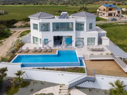 Sea Front Villa with Pool in Agios Theodoros - Main Photo