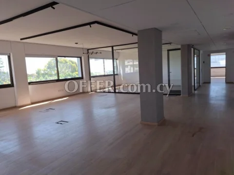 Fully renovated office 360m2 city center and just a minute walk to the sea - Main Photo