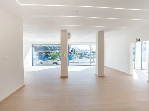 GROUND FLOOR COMMERCIAL SPACE OF 200 SQ FOR RENT - Main Photo